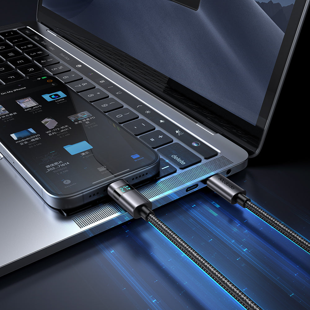 Horizontal LED Display 100W USB-C to USB-C Data Cable 1.2m